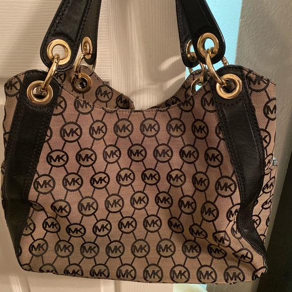 Michael Kors purse - Picture 2 of 6